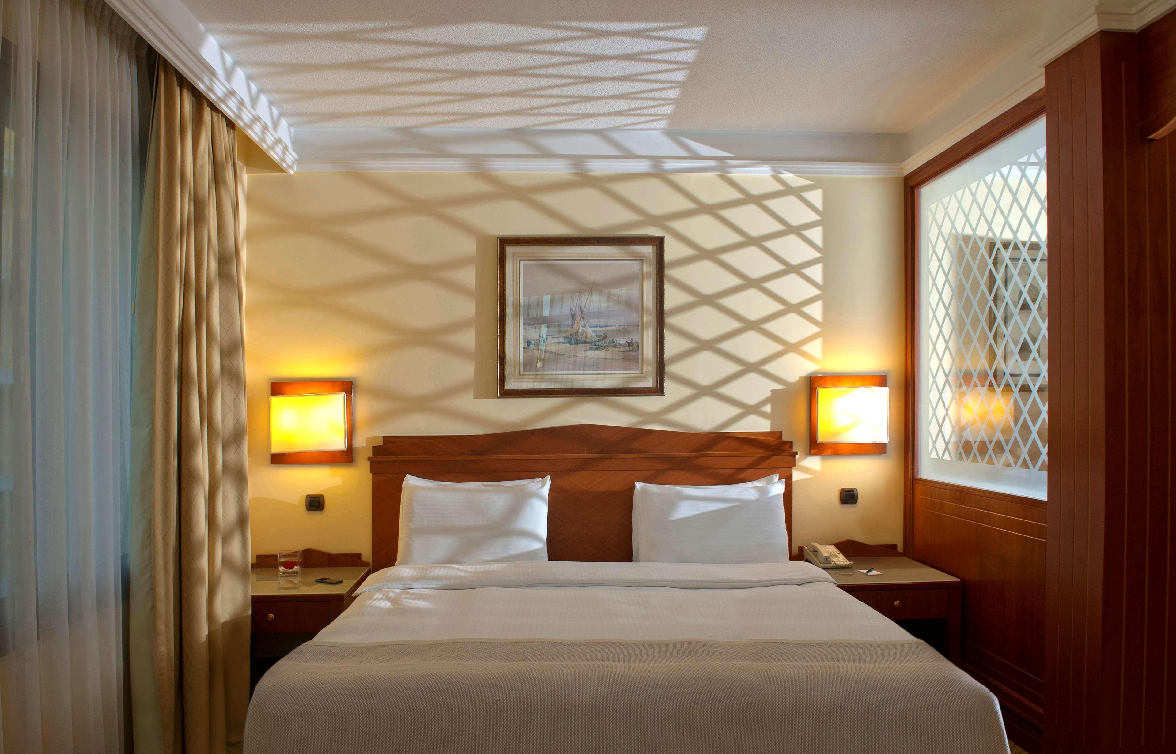 Radisson Blu Martinez Beirut Hotel Bagian luar foto A room at the hotel