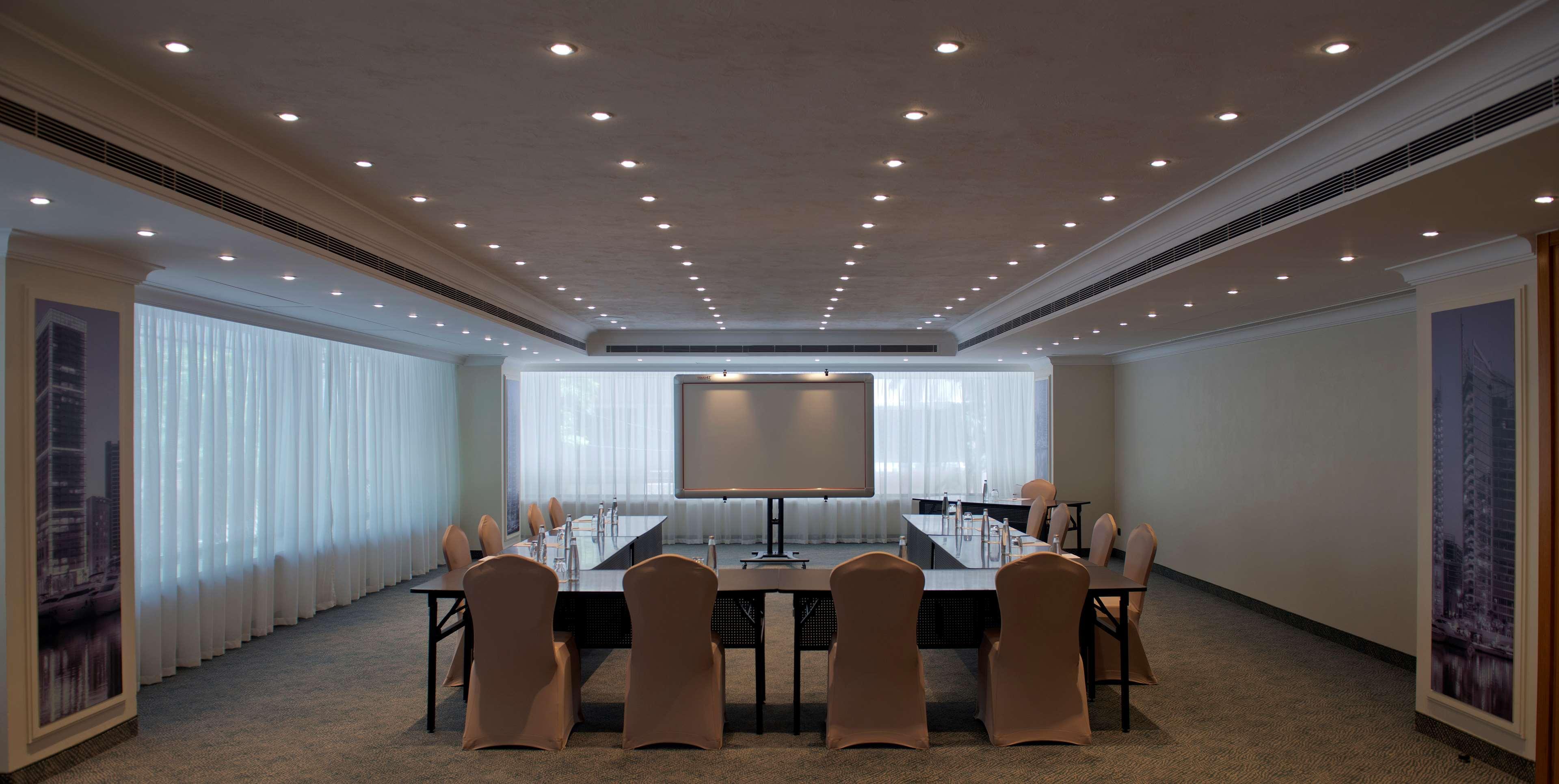 Radisson Blu Martinez Beirut Hotel Bagian luar foto Meeting room