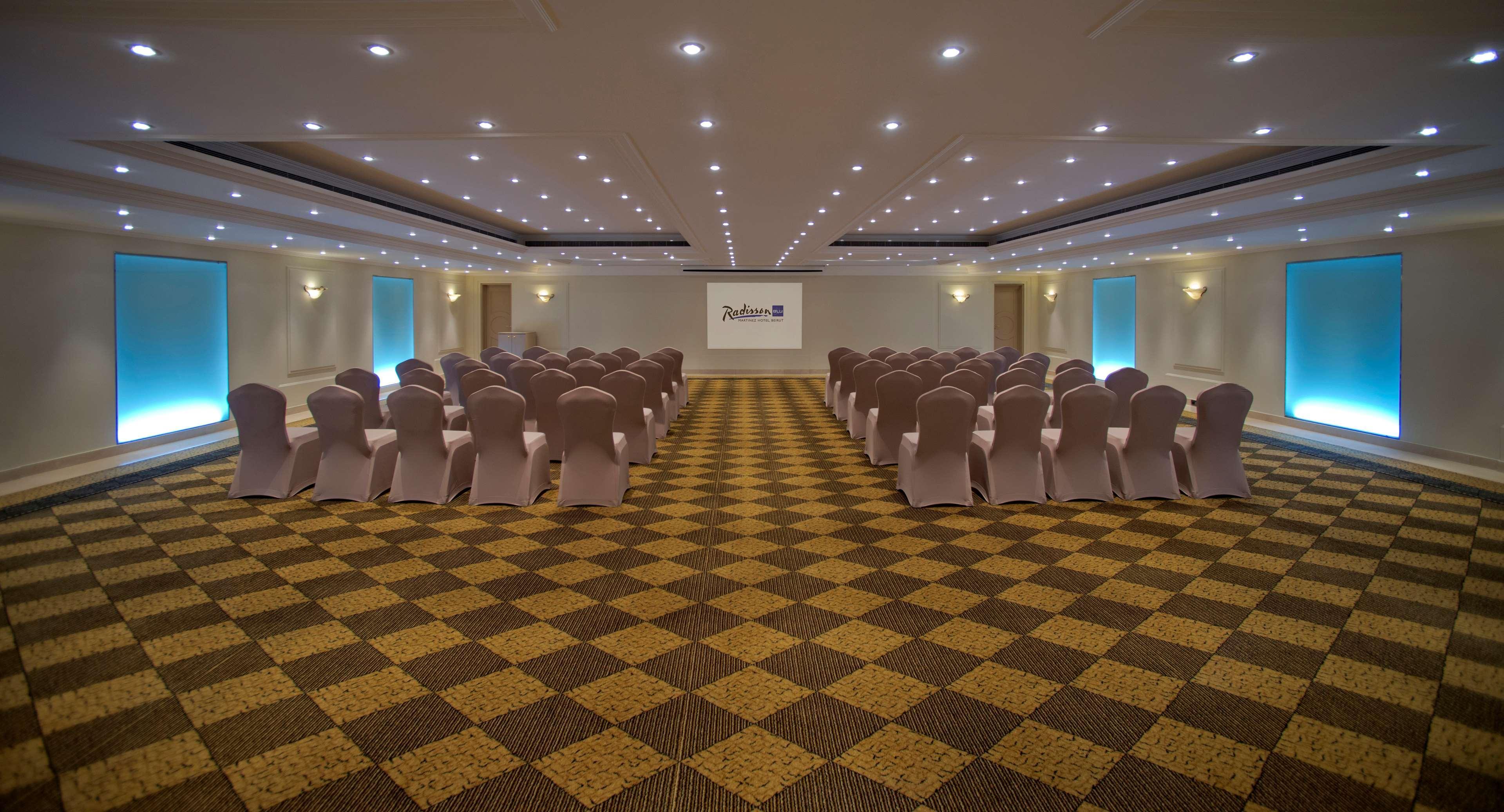 Radisson Blu Martinez Beirut Hotel Bagian luar foto A meeting room at the hotel