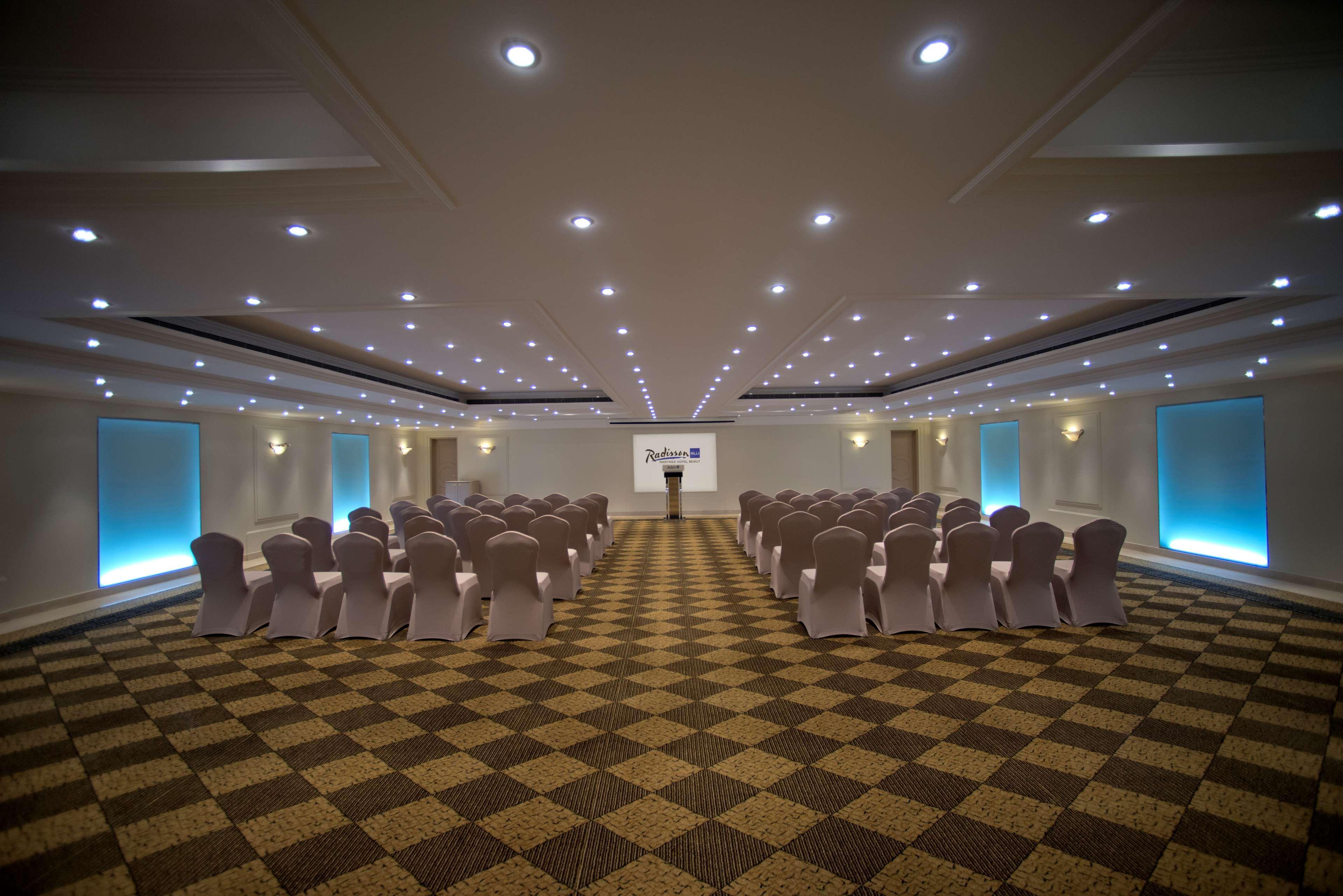 Radisson Blu Martinez Beirut Hotel Bagian luar foto The ballroom at the hotel