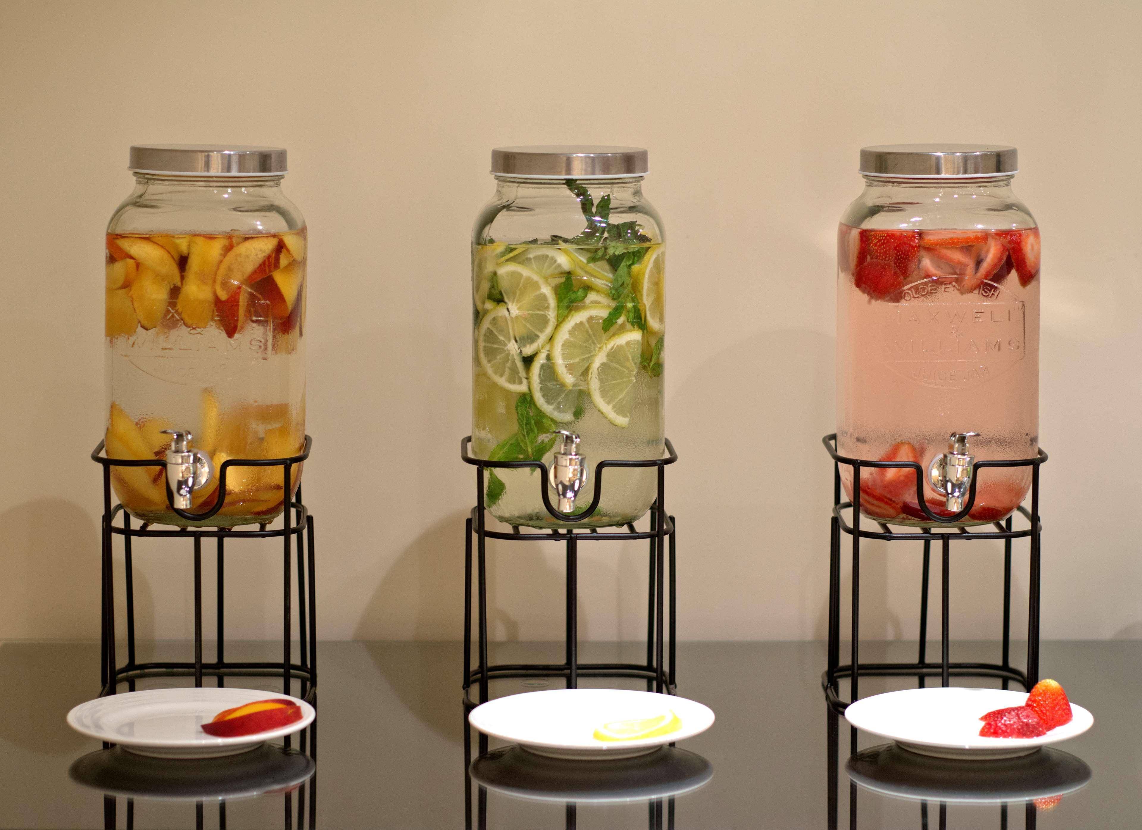 Radisson Blu Martinez Beirut Hotel Bagian luar foto Infused water