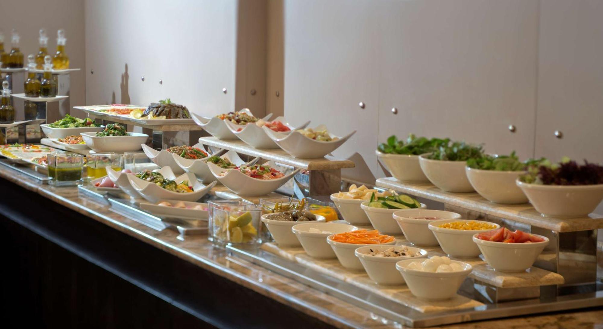 Radisson Blu Martinez Beirut Hotel Bagian luar foto A salad bar