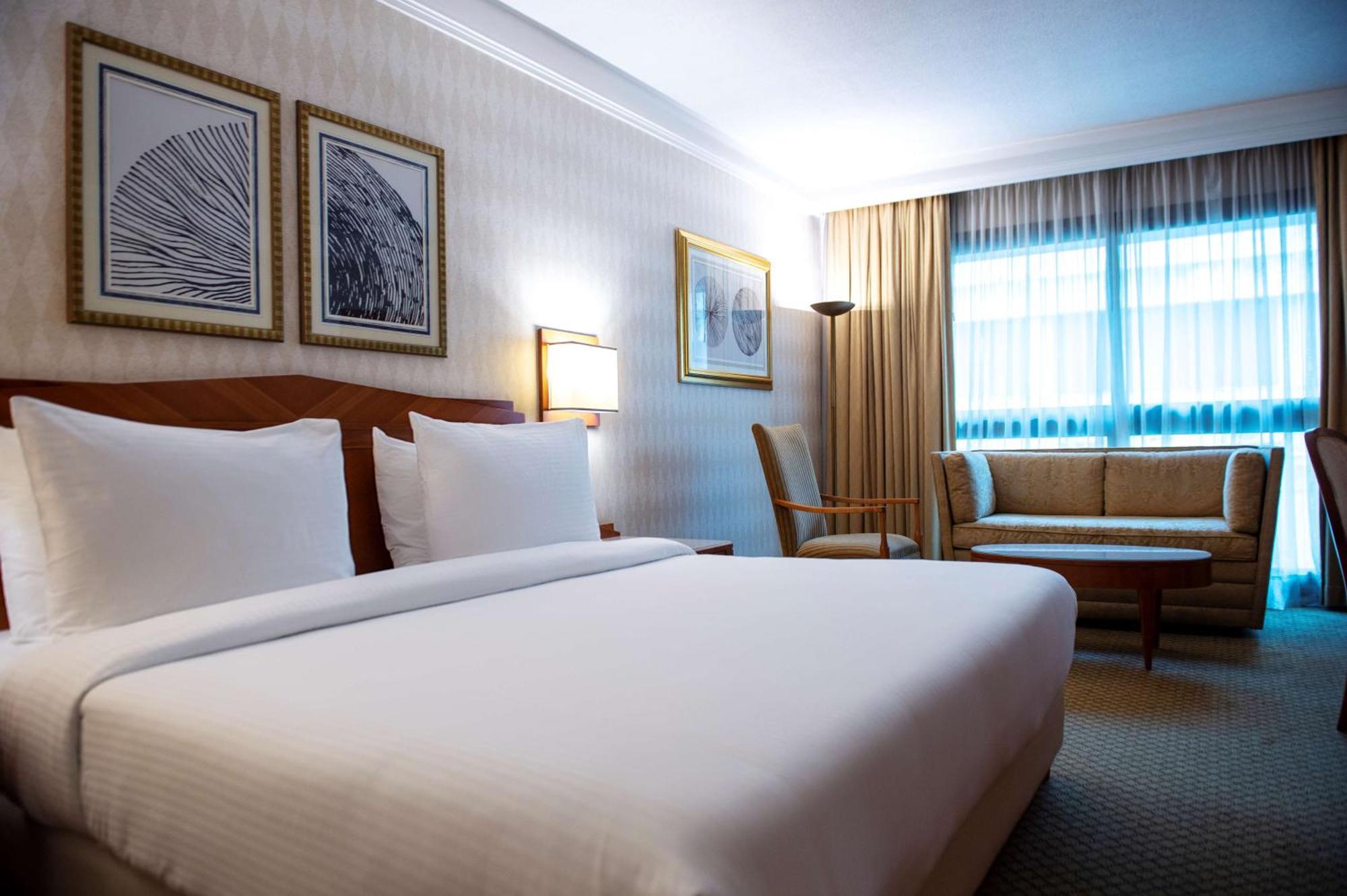 Radisson Blu Martinez Beirut Hotel Bagian luar foto A room at the hotel