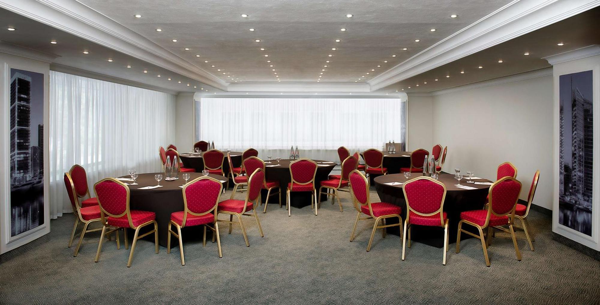 Radisson Blu Martinez Beirut Hotel Bagian luar foto Meeting room