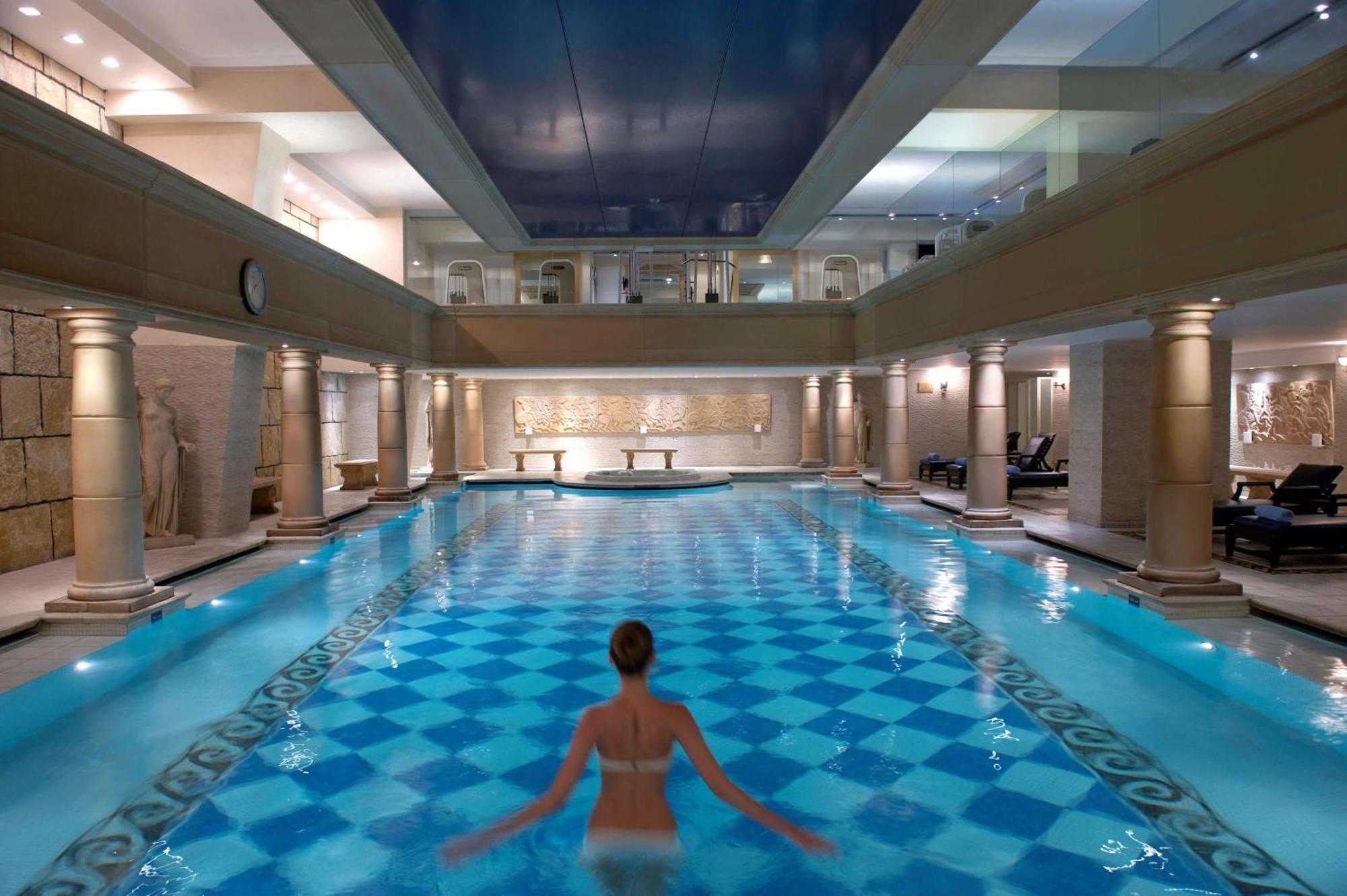 Radisson Blu Martinez Beirut Hotel Bagian luar foto The pool at the Four Seasons Hotel, Istanbul