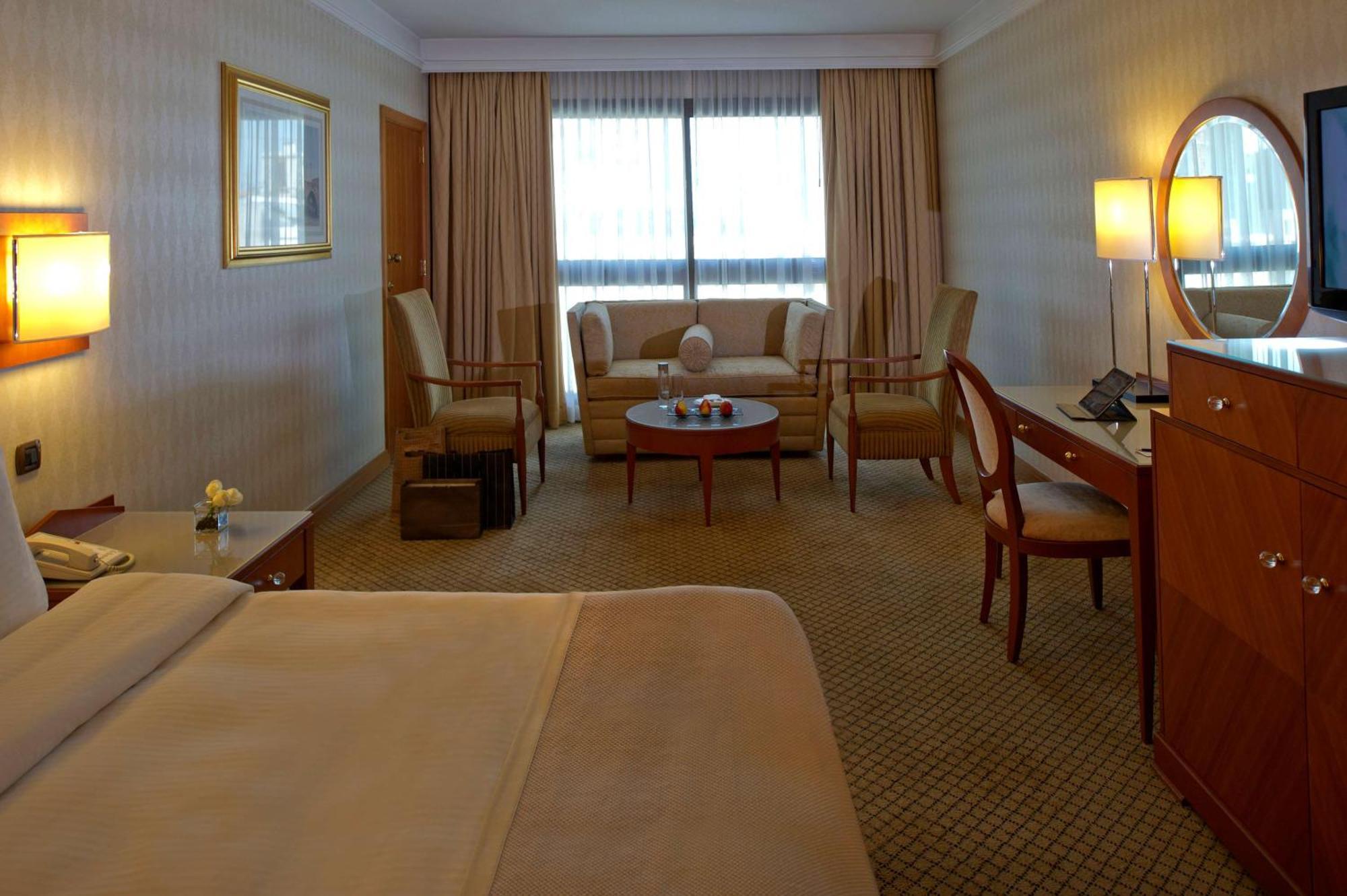Radisson Blu Martinez Beirut Hotel Bagian luar foto